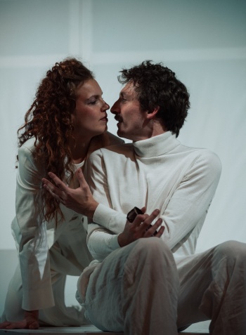 R: Sebastian Schimböck, Bronski & Grünberg Theater Wien 2024, mit Skye McDonald © Philine Hofmann