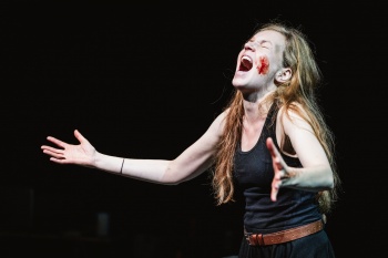 R: Kaja Dymnicki & Alexander Pschill, Theater an der Gumpendorfer Straße 2024 © Anna Stoecher